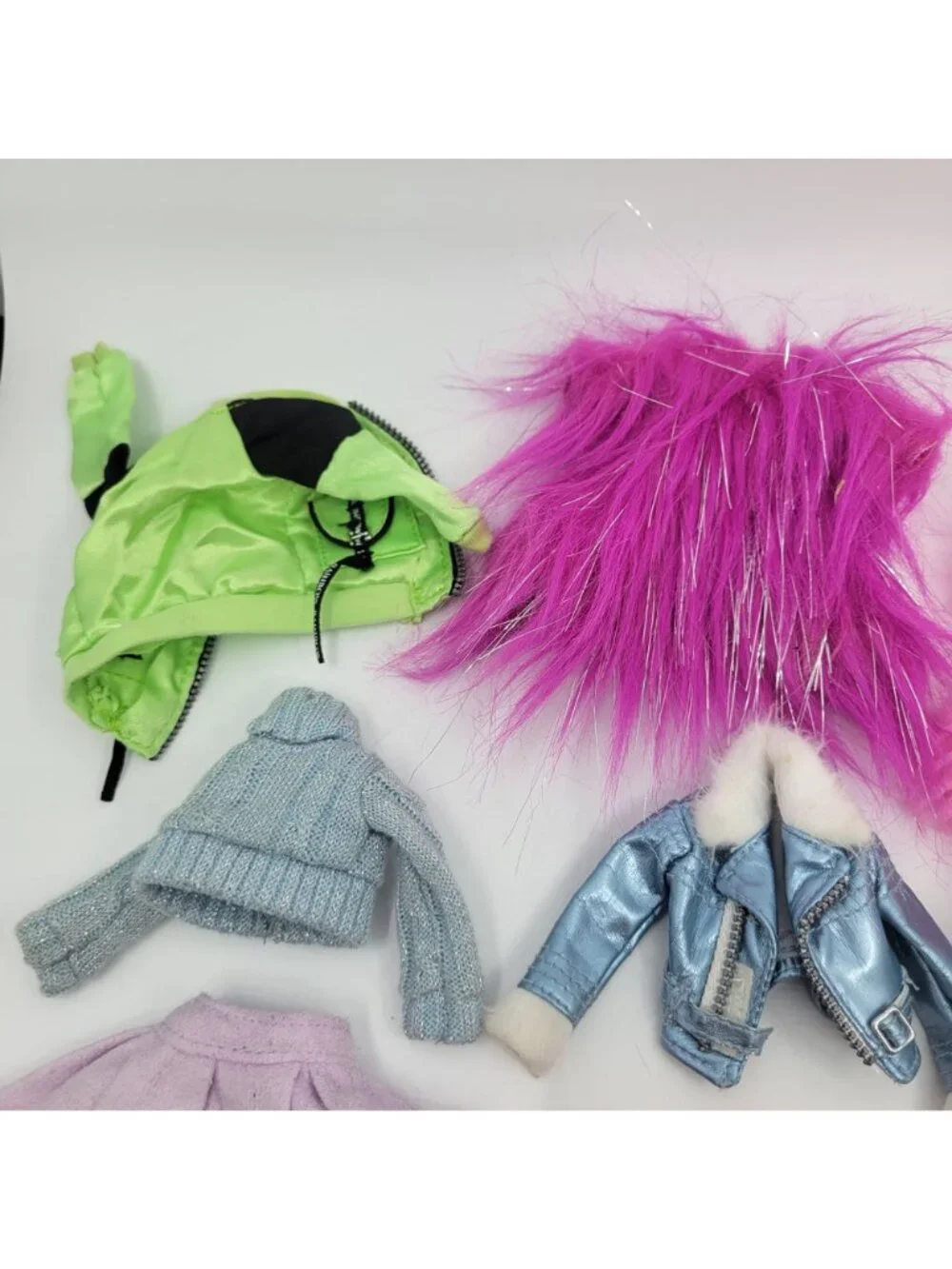 RAINBOW HIGH Doll Clothing Lot of Clothes, Shoes, Accessories - 24 Pieces